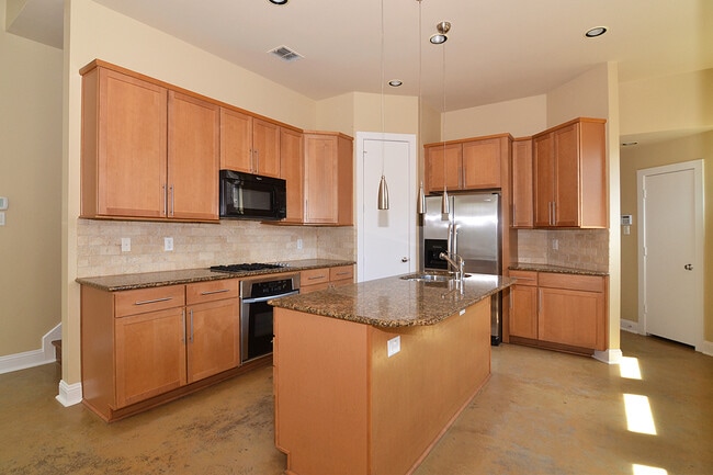 Building Photo - 5629 Longview St