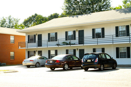 Building Photo - 2006 Oak Grove Rd
