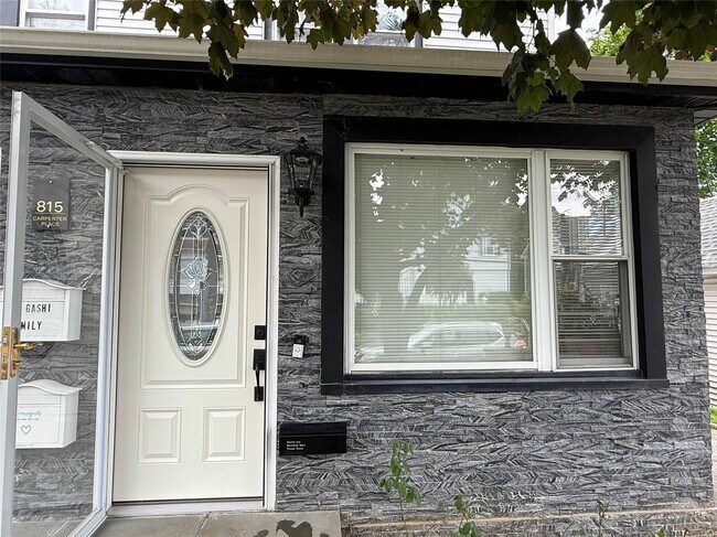 Building Photo - 815 Carpenter Pl