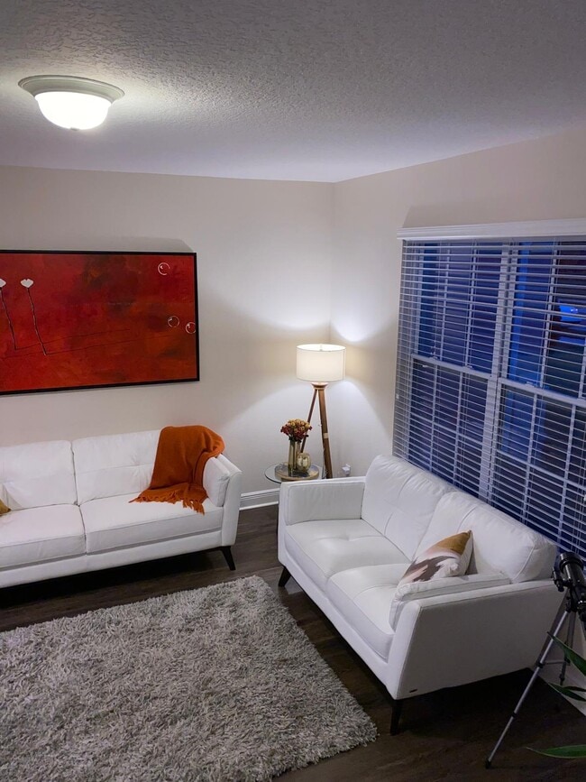 Building Photo - 6549 Calamondin Dr
