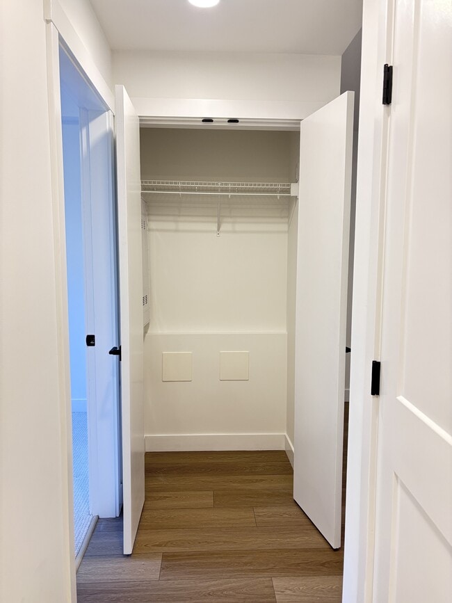 Building Photo - 720 Robinson St