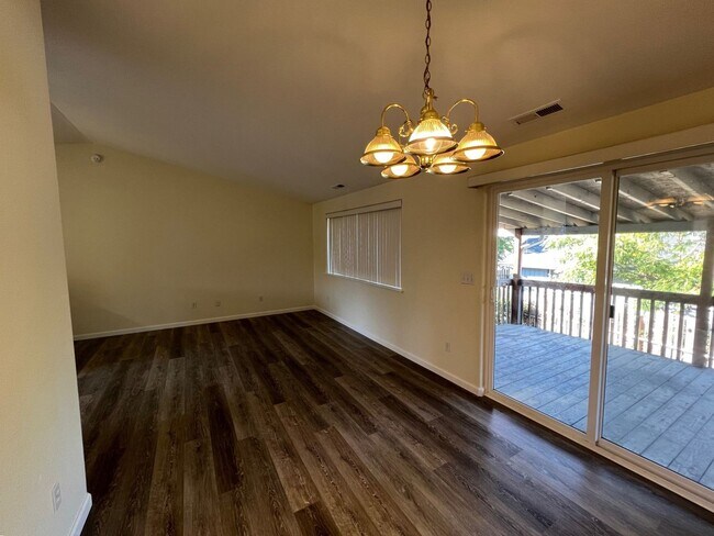Foto del edificio - Great 3 Bedroom Home in Green!
