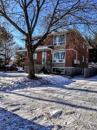 Building Photo - 506 Hillcrest Crescent