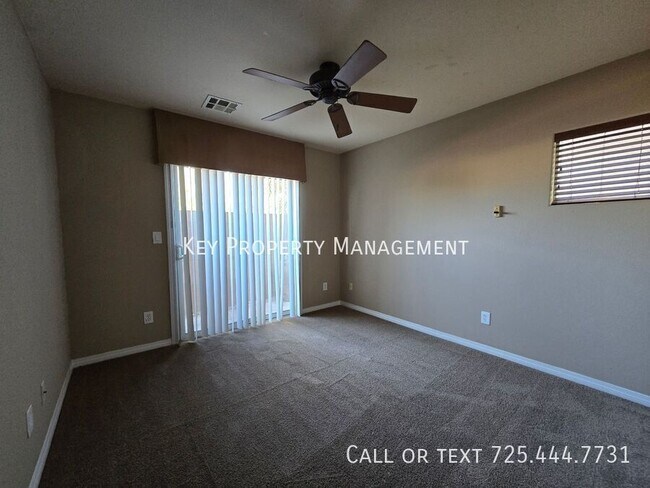 Foto del edificio - 2 BEDROOM HENDERSON HOME W/ DEN AND 1 CAR ...