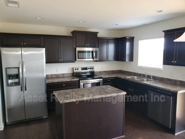 Building Photo - 2545 Cottonwood Dr