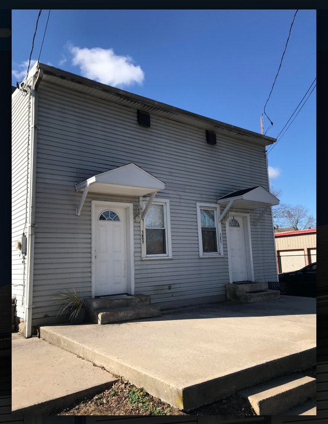 Building Photo - 389 E King St