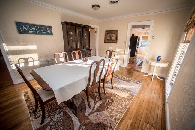 Dining room to enjoy company - 107 E Melbourne Ave