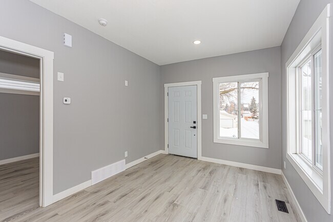 Building Photo - 11547 St Albert Trail NW