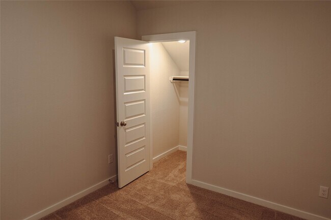 Foto del edificio - 8526 Blueberry Ash St