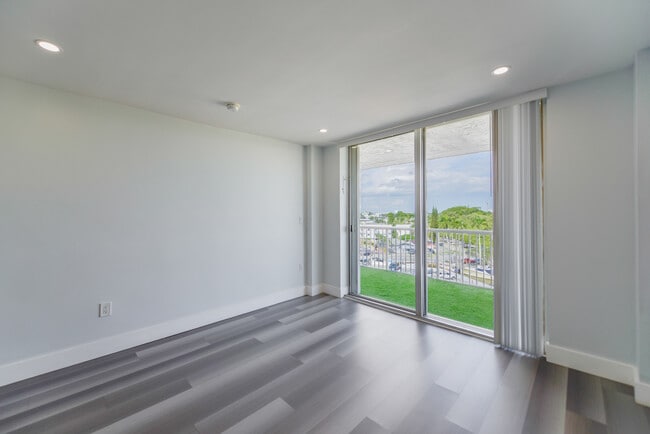 Foto del edificio - 1800 W 24th St