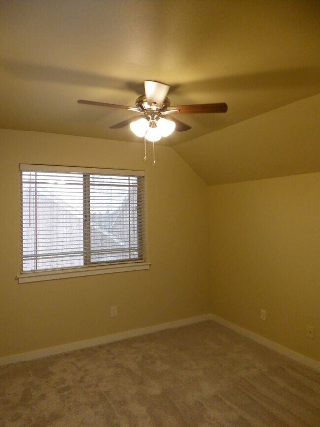 Building Photo - 1 br, 1 bath House - 20794 Alpine Ridge Pl...