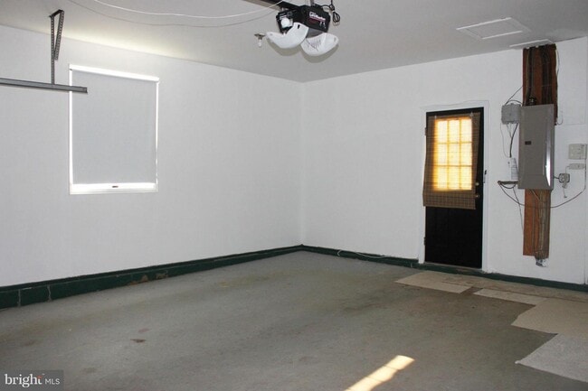 Building Photo - 6210 Cottonwood St