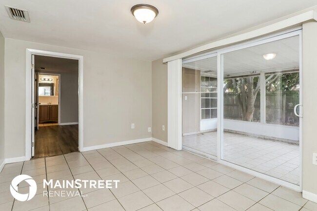 Foto del edificio - 7704 Birchwood Dr