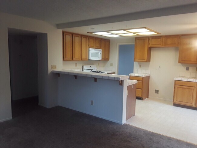 Building Photo - Southwest home walking distance to Bartley...