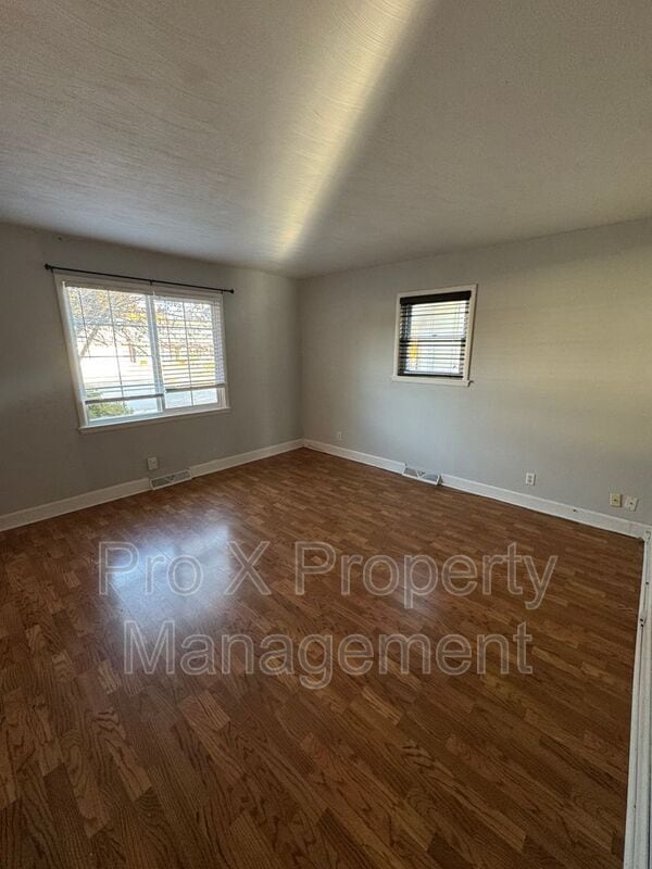 Building Photo - 1304 E Woodland St