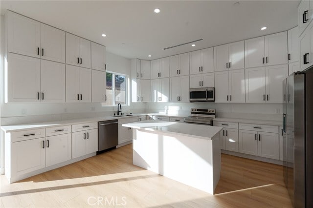 Foto del edificio - 14123 Emelita St