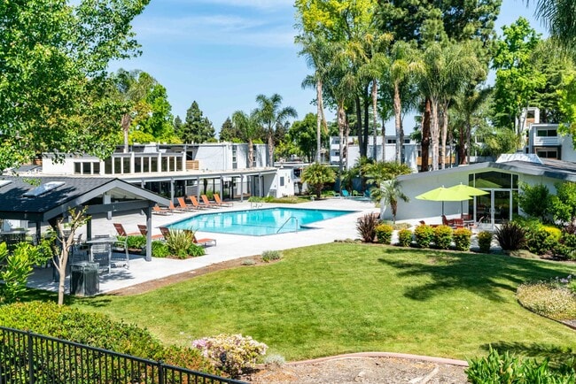 Building Photo - The Grove