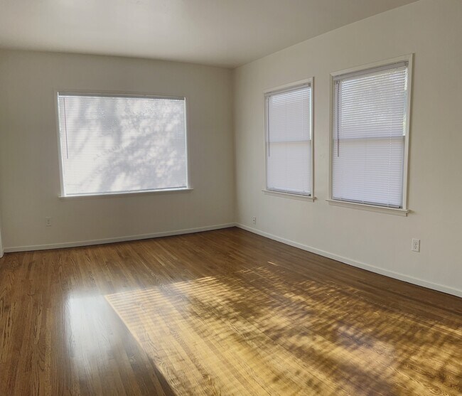 Living Room - 2500 Drake St