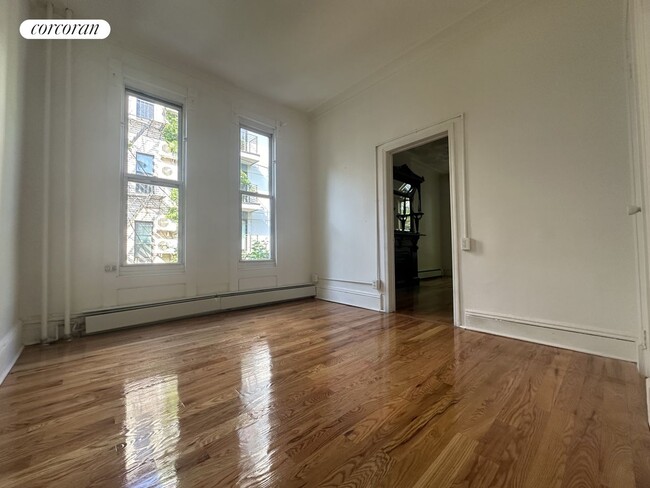 Foto del edificio - 692 Chauncey St