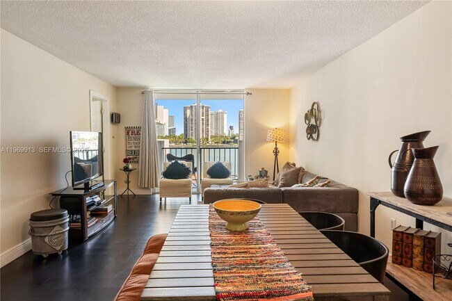 Foto del edificio - 2750 NE 183rd St