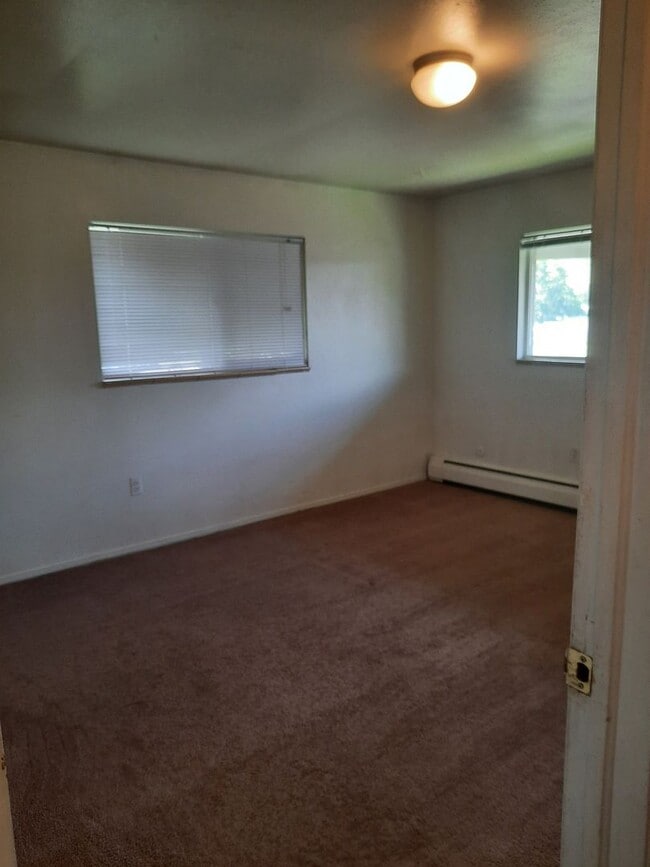 Building Photo - 2 bedroom near downtown Golden | Lots of natural light | Deck