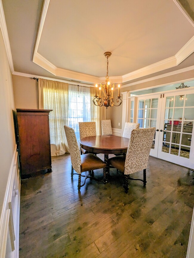 Building Photo - 6826 Guinevere Dr