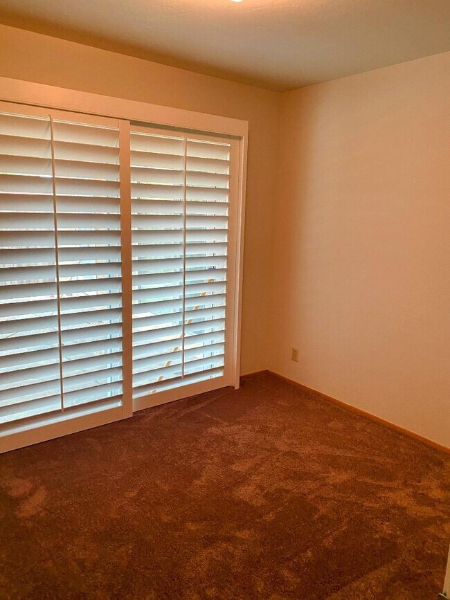 Foto del edificio - 1465 Caliente Way