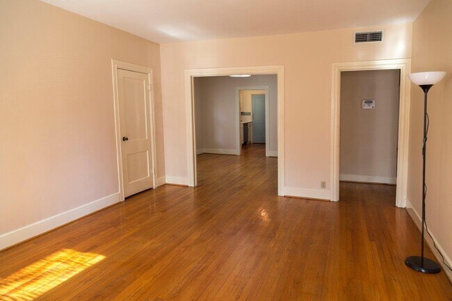 Foto del edificio - 4127 Prescott Ave
