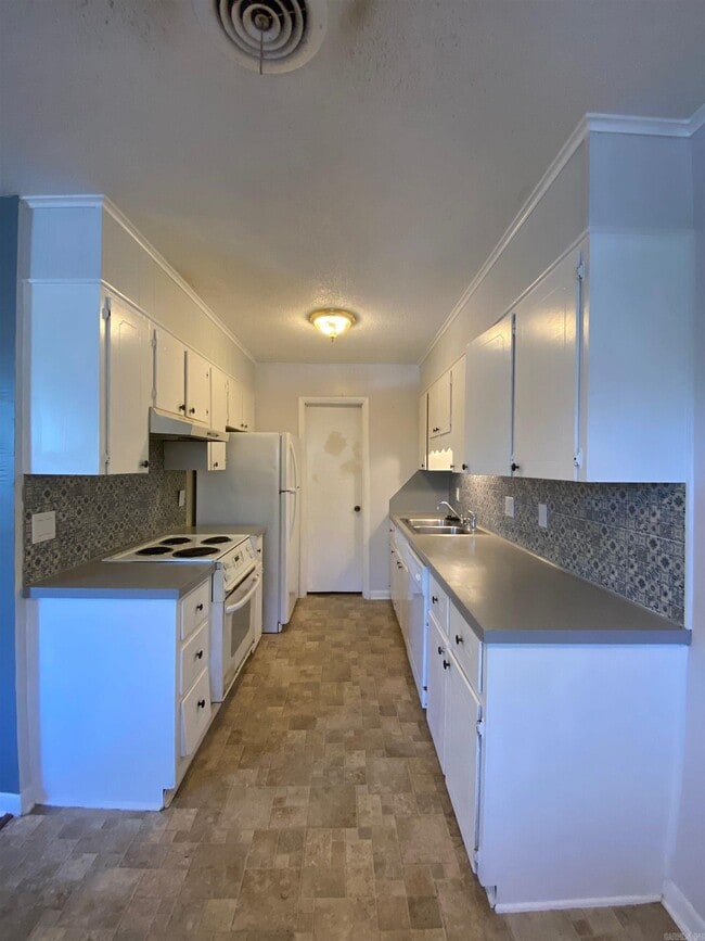 Building Photo - 500 Mimi Ln