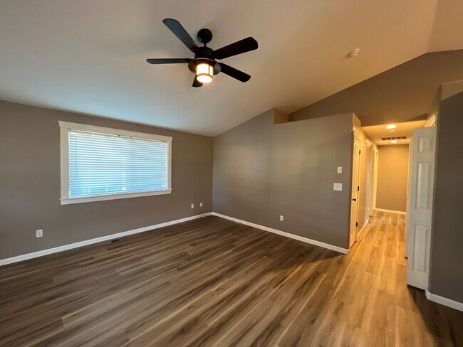 Foto del edificio - Well Sought-Out Junction City Three Bedroom