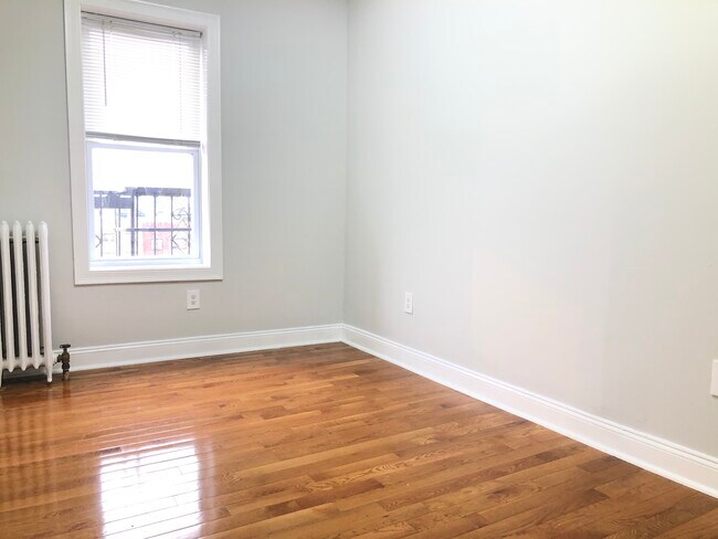 Building Photo - 863 Pavonia Ave