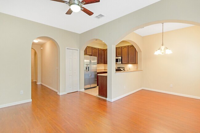 Building Photo - 10242 Park Commons Dr