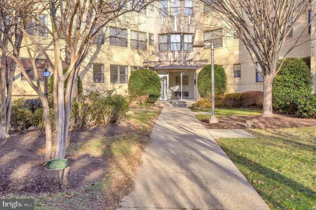 Photo - 212 Oakwood St SE Apartment