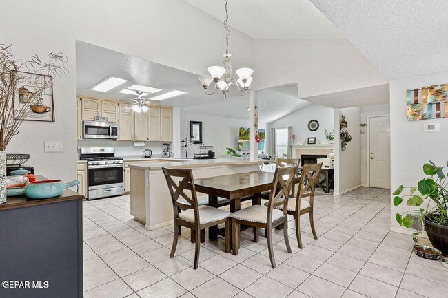 Building Photo - 766 Espada Dr
