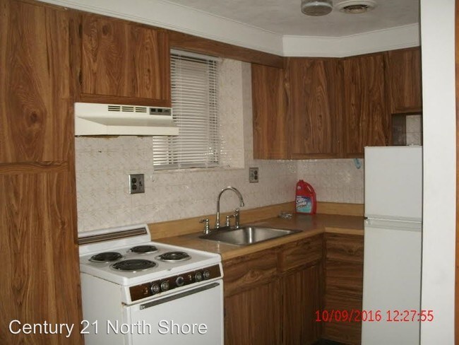 Building Photo - 592 Beach