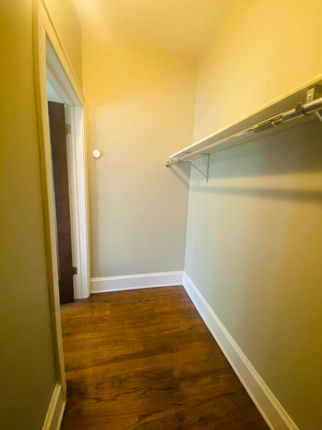Foto del edificio - 2320 E 69th St