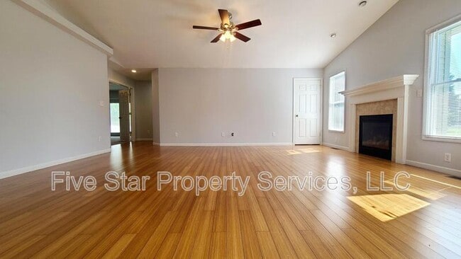 Building Photo - 1406 School House Ln