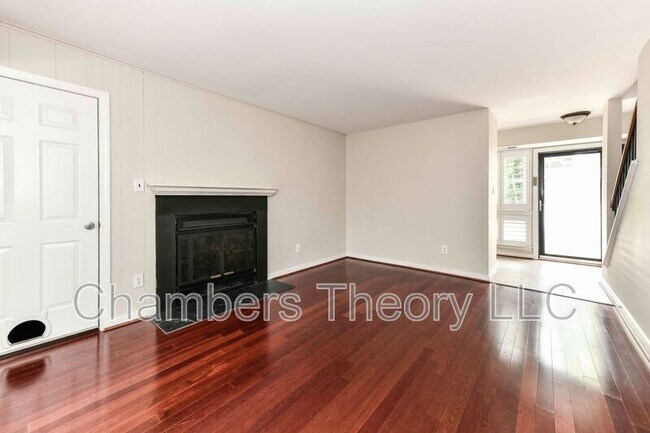 Building Photo - 6913 Deer Run Dr