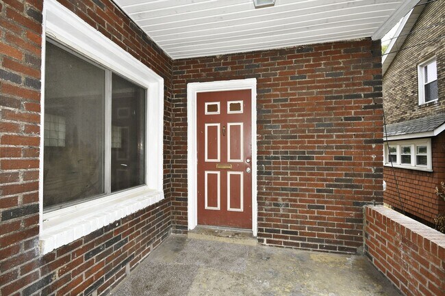 Foto del edificio - Gorgeous all brick home for rent!