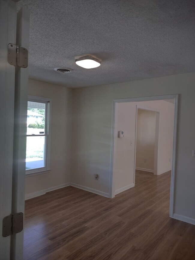 Foto del edificio - 643 Folkstone Rd