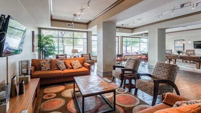 Foto del edificio - 8638 Huebner Rd