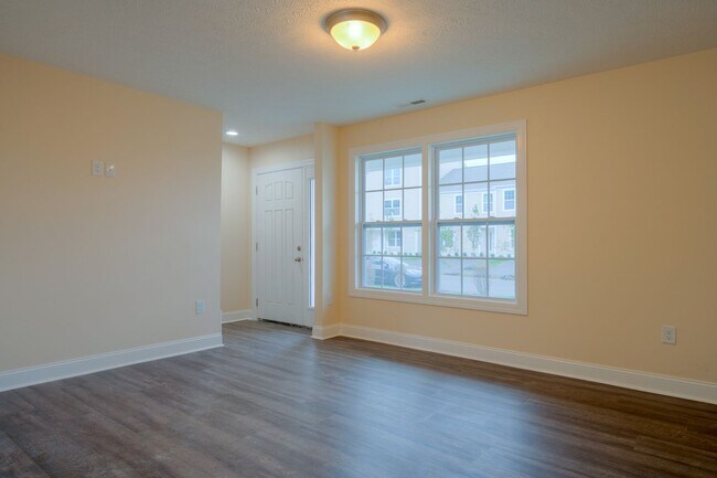 Foto del edificio - Available for the 2026-2027 lease term.