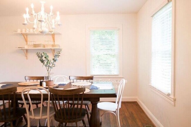 Building Photo - Amazing farmhouse located in Cane Ridge!