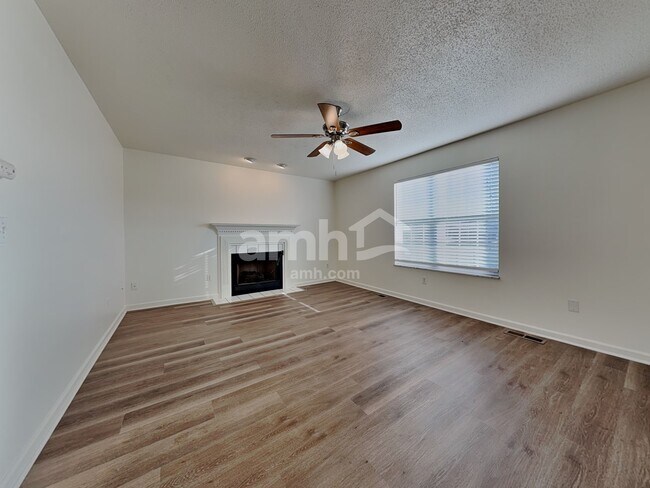 Building Photo - 7525 Saddlebrooke Dr