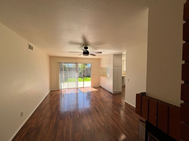 Foto del edificio - Mission Oaks Single Story!