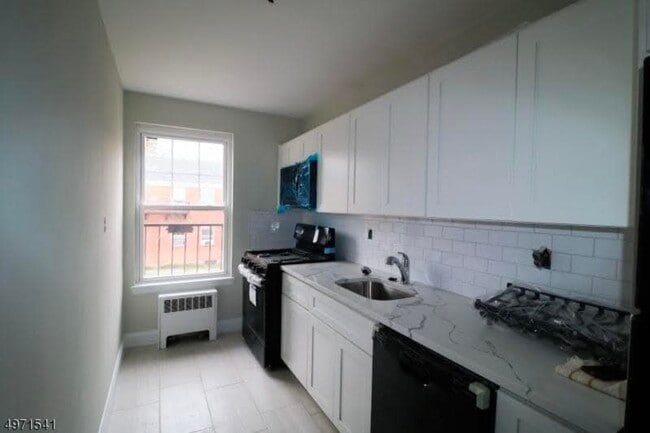Photo - 935 Broad St Townhome