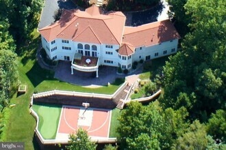 Building Photo - 429 Wendover Dr