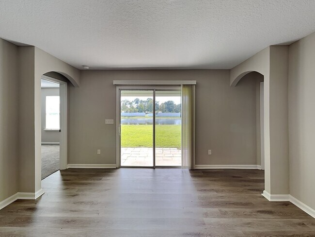 Building Photo - Ready to Move in