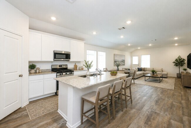 Building Photo - 3027 Lake Crest Dr