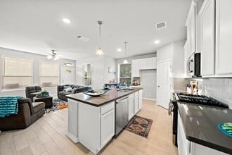 Building Photo - 714 Lee St